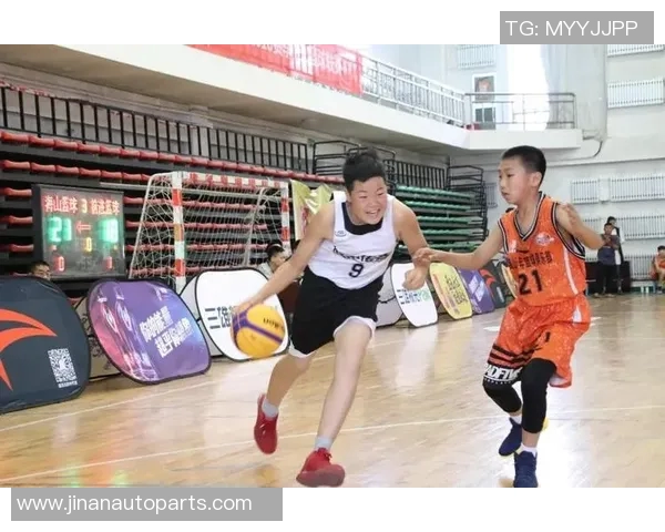 高峰：从草根球员到中国足球传奇的奋斗与荣耀之路