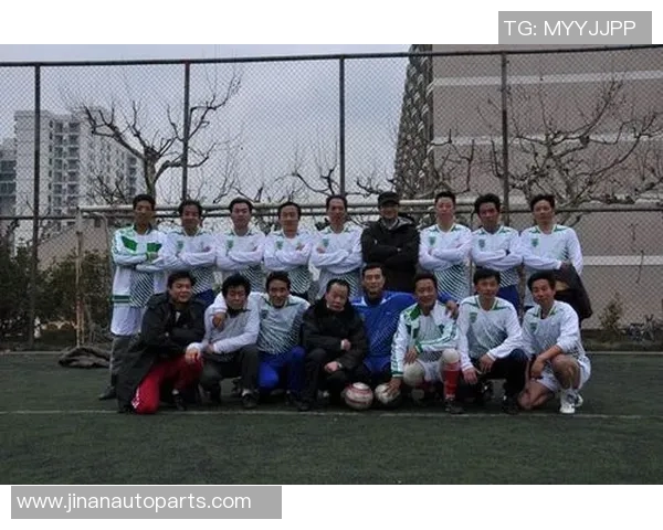 上海足球队的成长历程与辉煌成就的真实记录与回顾